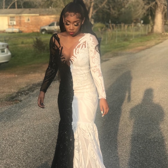 HOT HALF BLACK HALF WHITE LONG SLEEVES MERMAID PROM DRESSES. - Picture 2 of 5